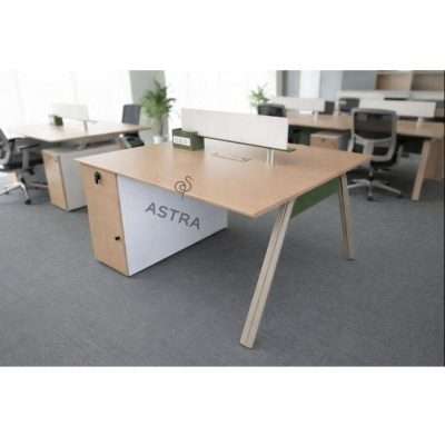 Bureau professionnel 120 × 120 cm avec prise intégrée – Design moderne et ergonomique